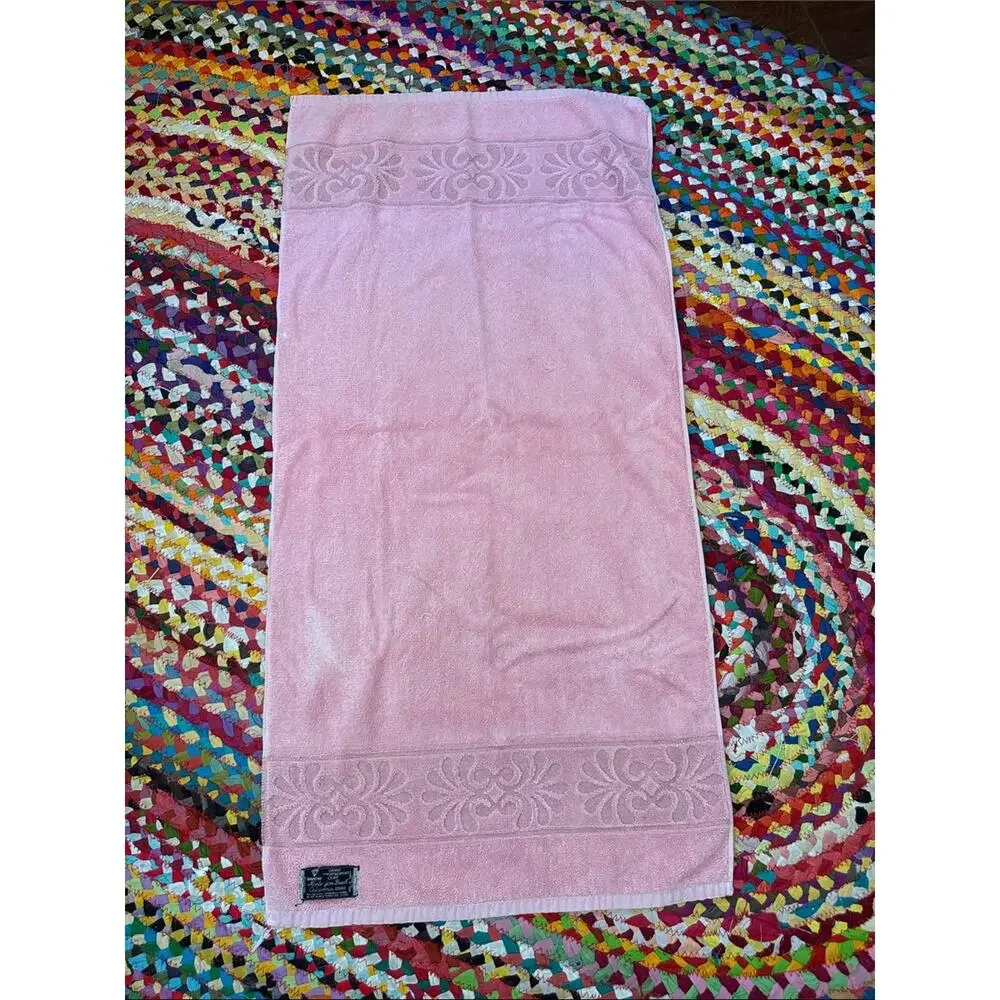 Vintage 70s/80s Diamond Classic Pink Floral Boho Grandma Cottage Bath Towel